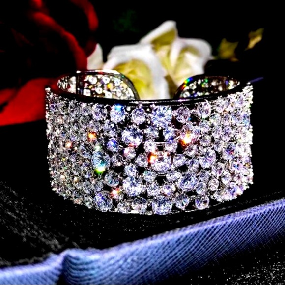 Unique Luxury Designer Bridal Bracelet - Picture 2 of 12